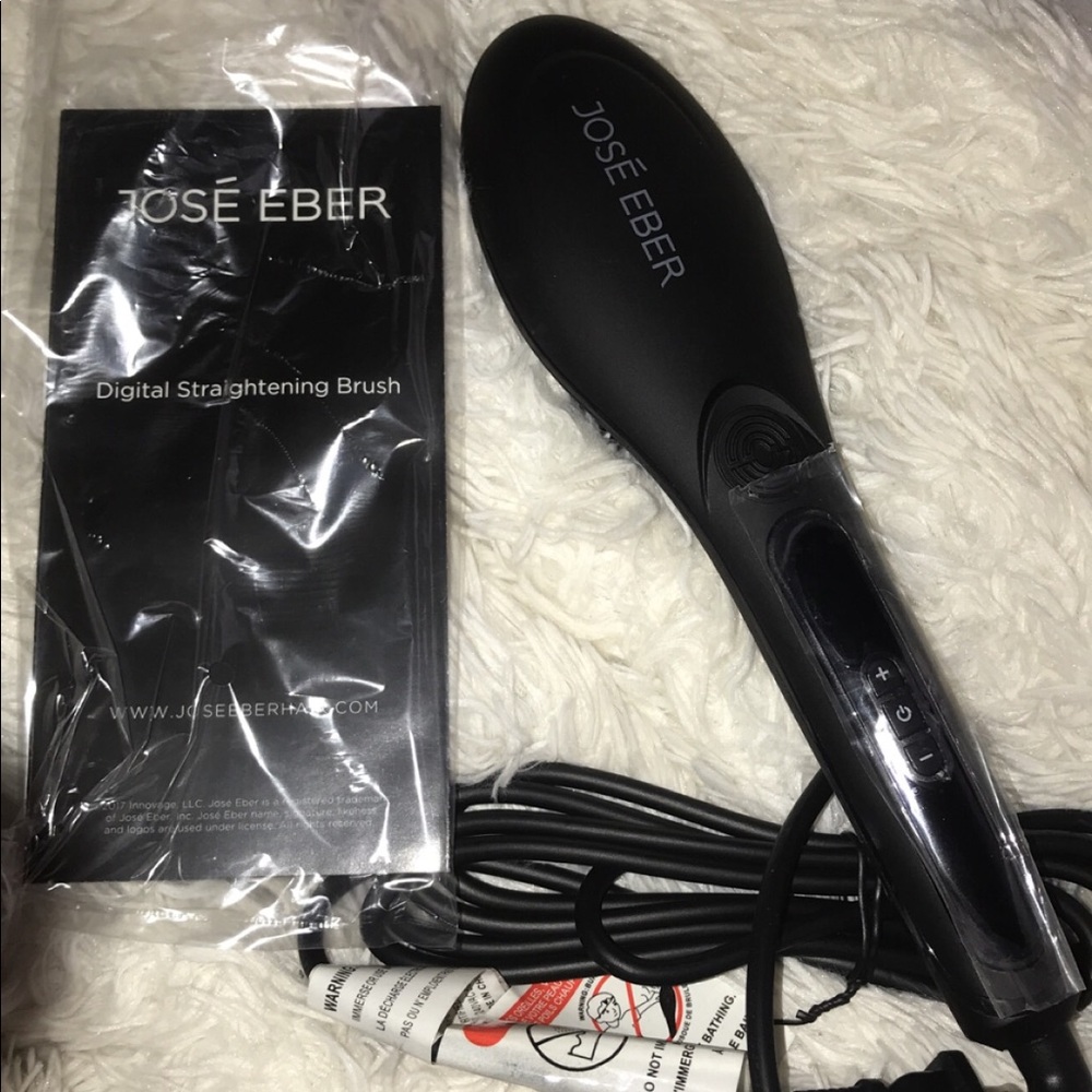 Digital straightening brush